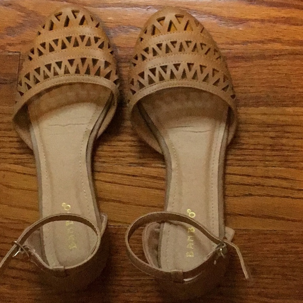 Brown flat/sandals w/ ankle strap